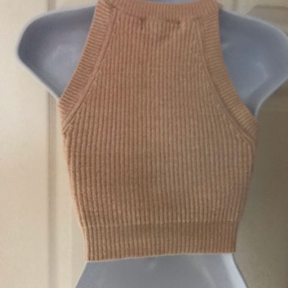 Excellent Condition Crop Top - Picture 2 of 2